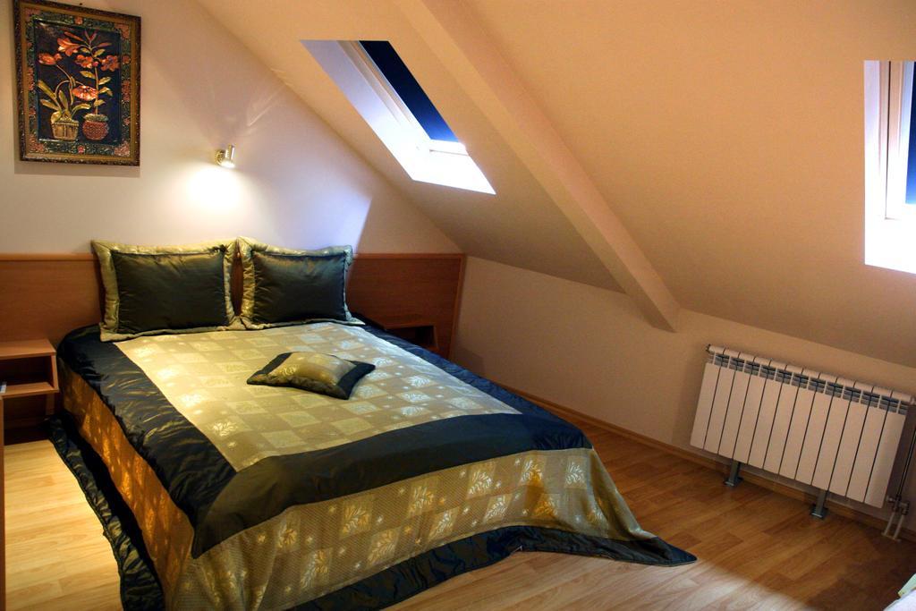 Hotel Mehdjarel Шумен Экстерьер фото