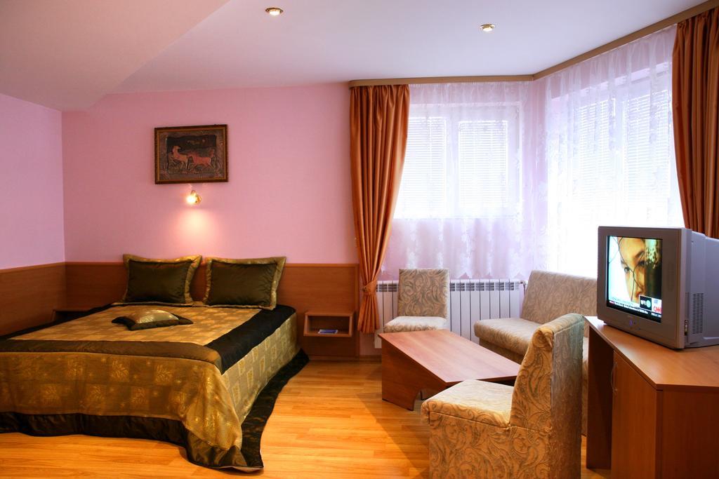 Hotel Mehdjarel Шумен Экстерьер фото